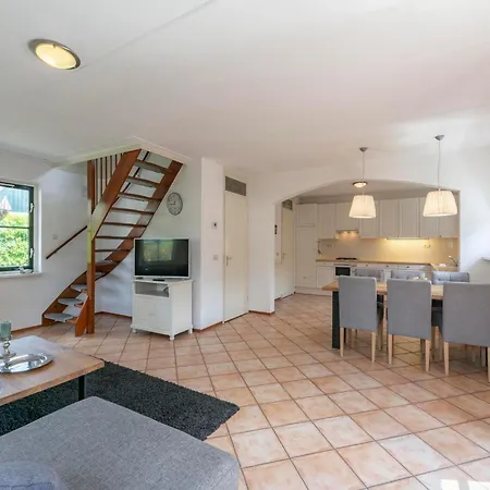 别墅 In Near The *